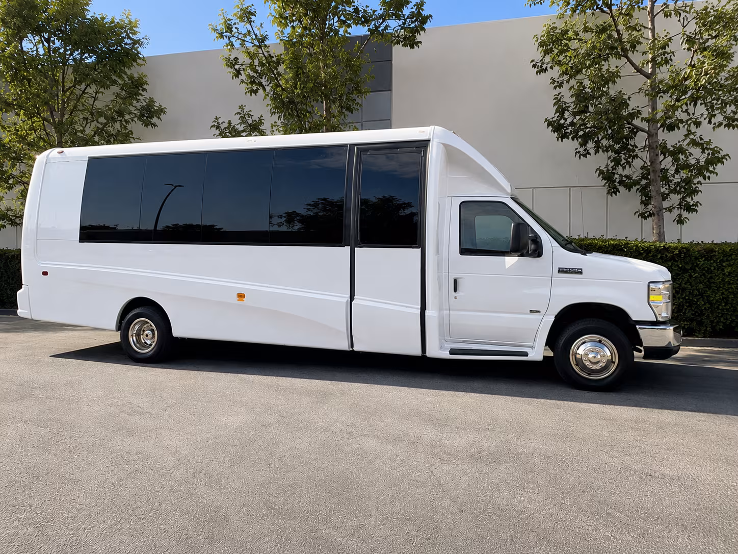 corporate airport transfer buses between hesperia and ontario international airport