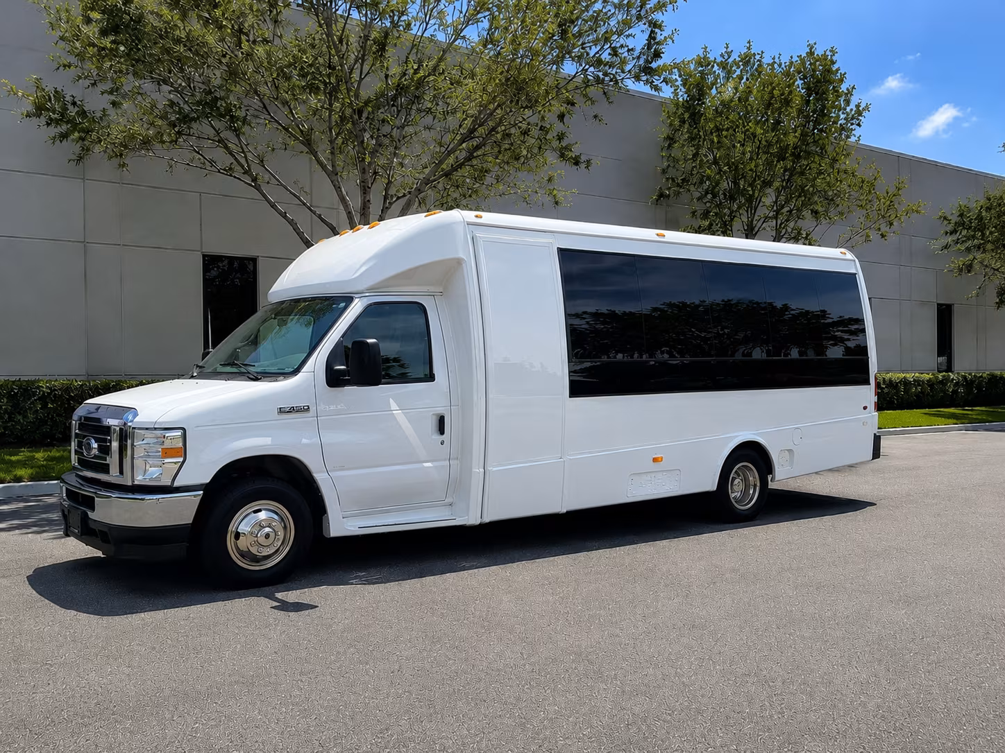 employee shuttle buses for hesperia s logistics and warehouse corridor