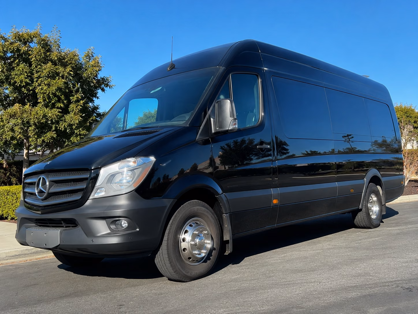 sprinter vans and buses for small group wine tours near hesperia